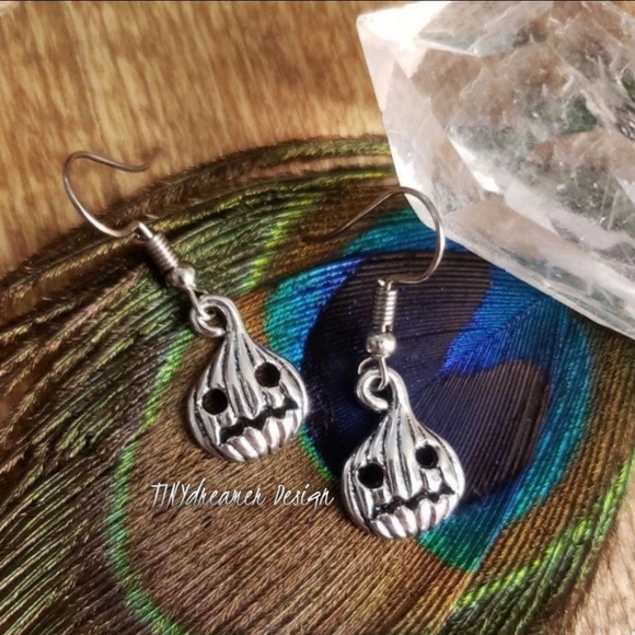 Pumpkin GHOST King Halloween earrings Goth Emo Alt Creepy Horror Fan Gift idea - Picture 9 of 10